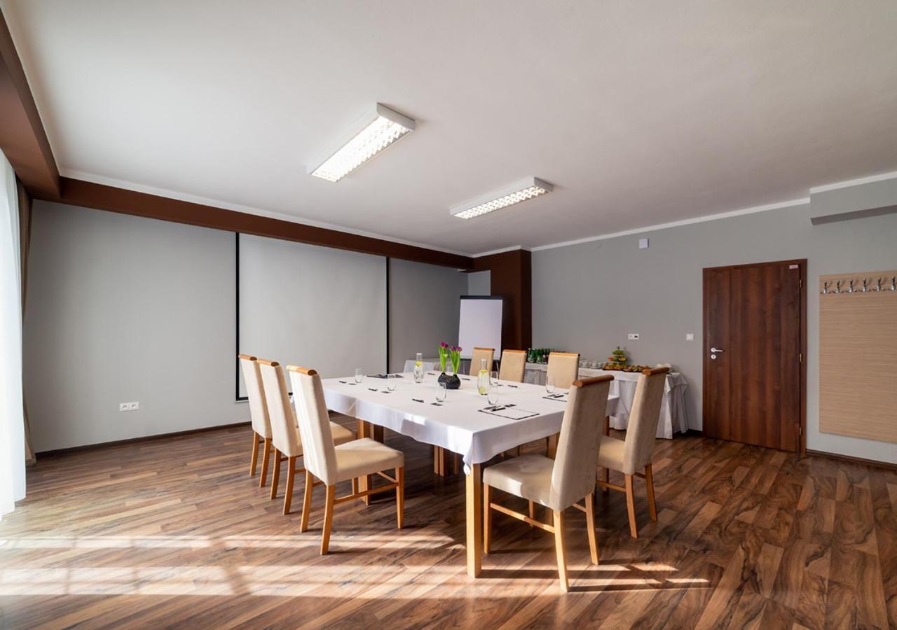 Elite Hotel Nová Dubnica 外观 照片